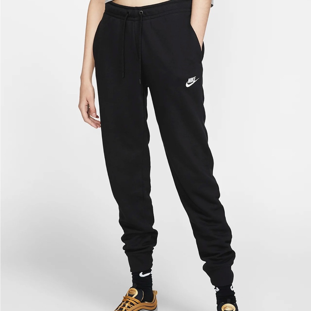 Nike womens black jogger/sweatpants